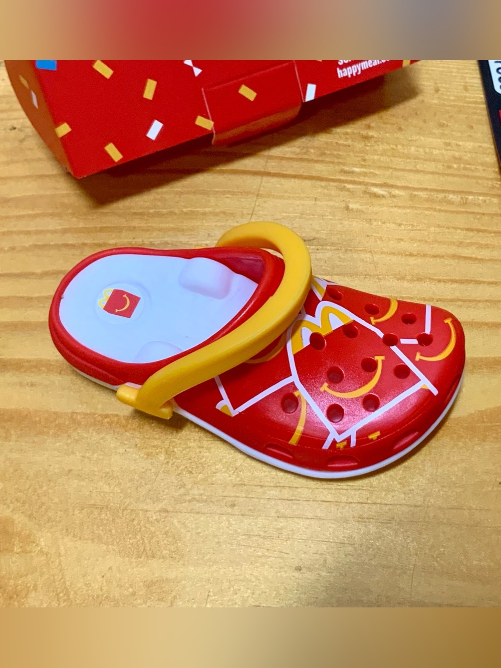 Red Crocs X McDonalds Keychain - Picture 4 of 6